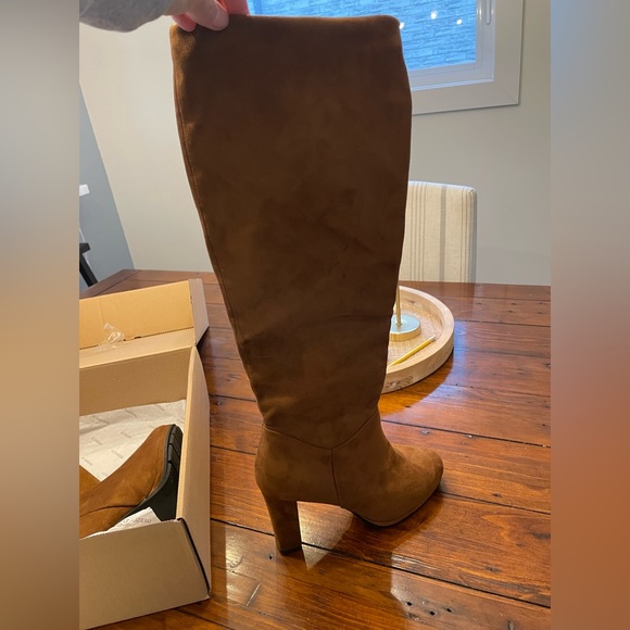 Brand new Le Chateau knee high brown suede like boots - Picture 1 of 5